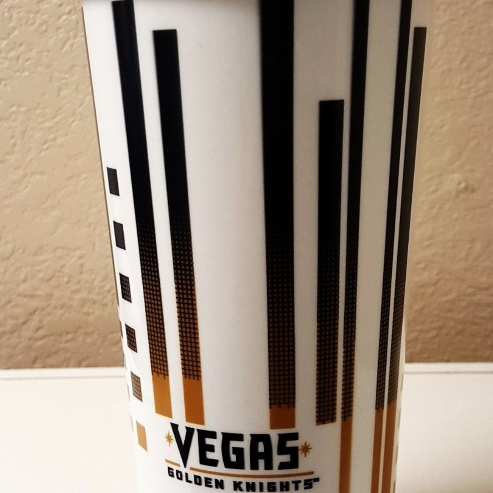 Vegas Golden Knights 32oz Tumbler w/Lid - Picture 2 of 2